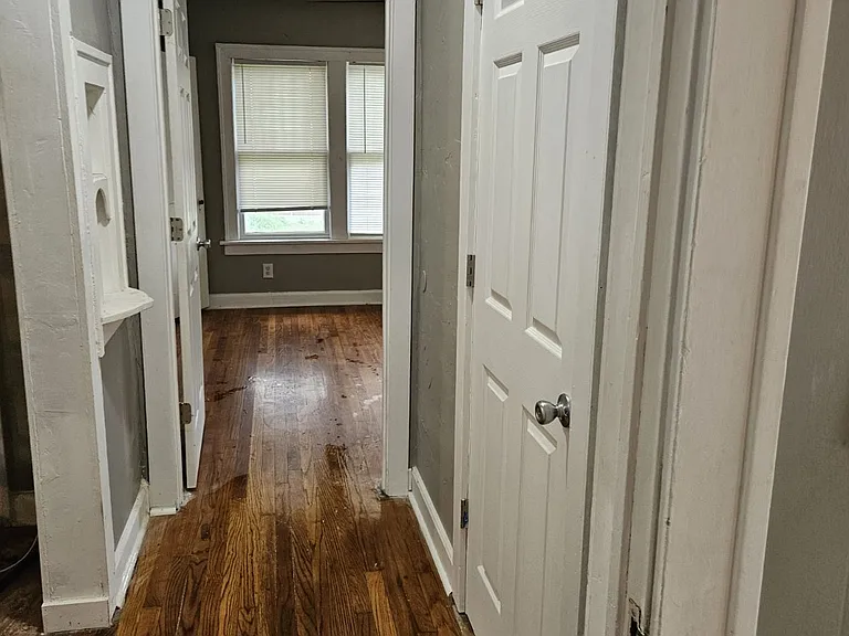1503 N Broadway Ave — Photo 6