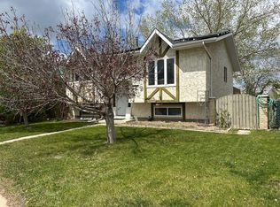 44 SE Wildrose Cres W, Brooks, AB T1R 0A4