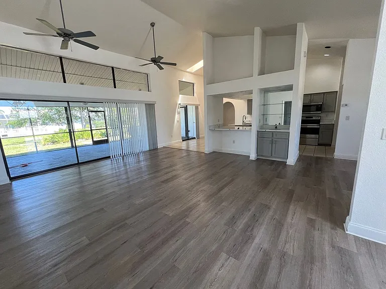 2092 Rio De Janeiro Ave — Photo 3