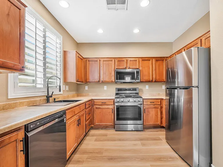 7616 Perla Del Mar Ave — Photo 7