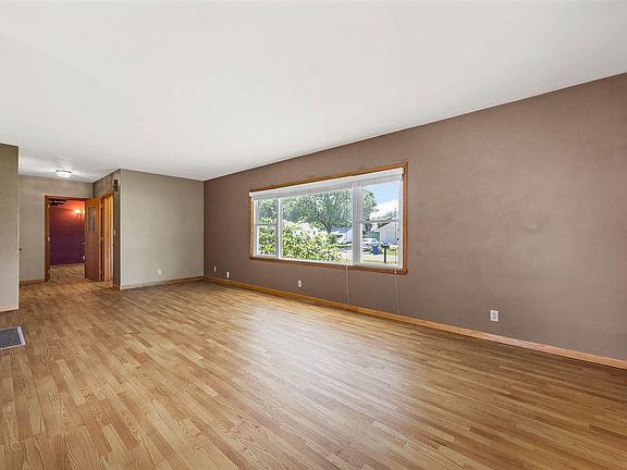 4th image of 310 E 2nd Ave