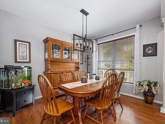 3rd image of 12818 Plantation Dr