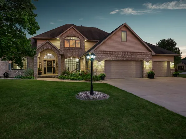W2575 Fontana Way, Appleton, WI 54915