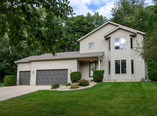 213 Yarrow Hill Dr, Cottage Grove, WI 53527