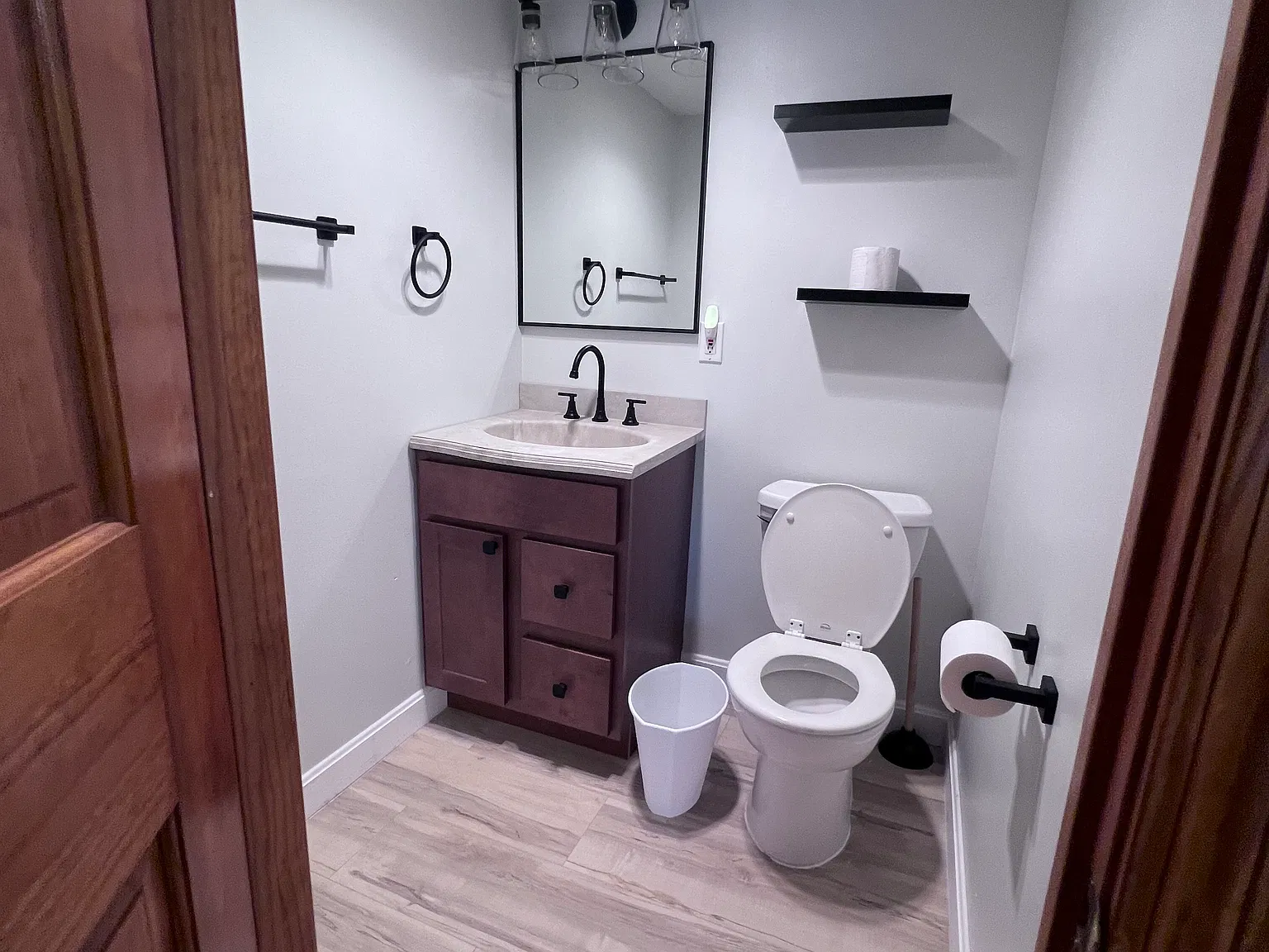 3 bed, 1.5 bath, 1300 sqft, $2,600 — Photo 2