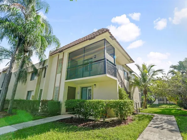 410 Lakeview Dr APT 204, Weston, FL 33326