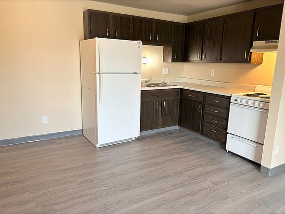3rd image of 509 Spinnaker Ln APT F