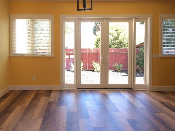 Kitchen-Living room opens to the backyard