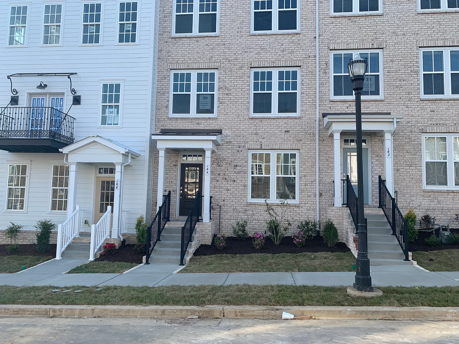 3 bed, 3.5 bath, 1945 sqft, $2,700 — Photo 1