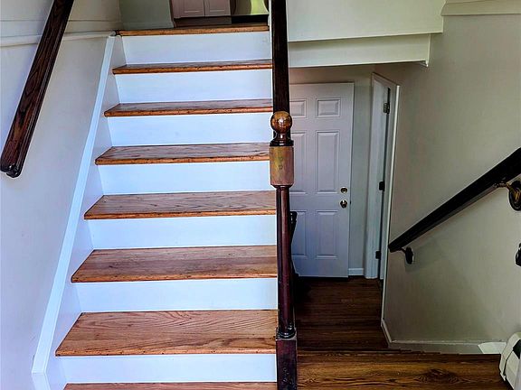 3rd image of 25 Oakwood Drive