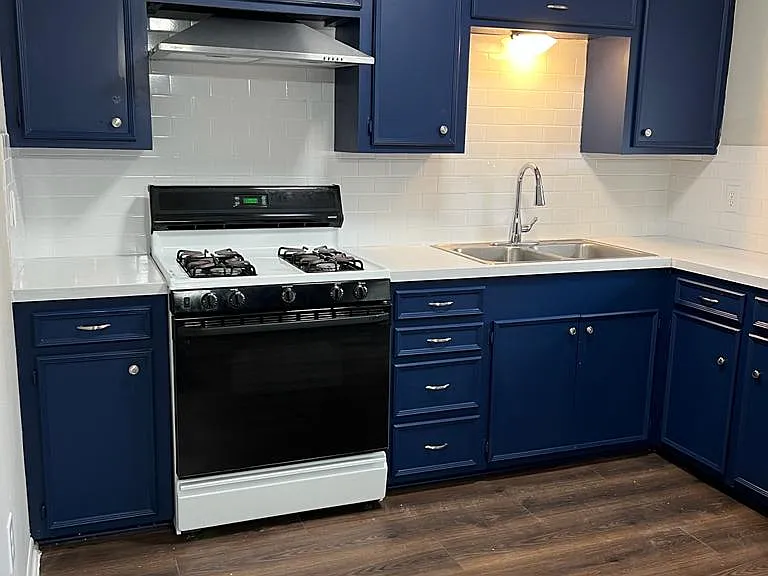 1412 Avenue C — Photo 13