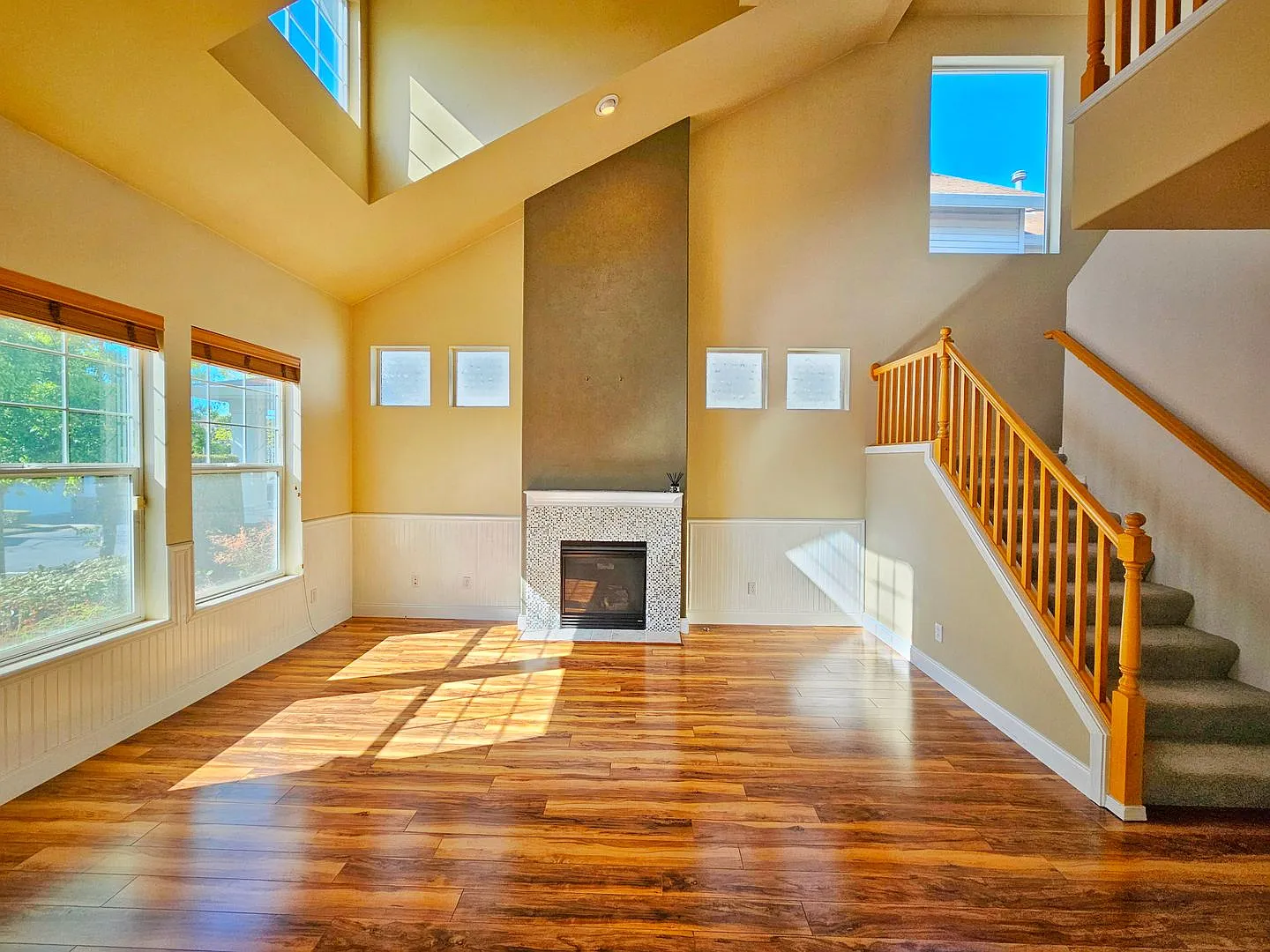 Charming 3 Bed 2.5 Bath 2 Story Home in Beautiful Lakeland, Auburn — Photo 4