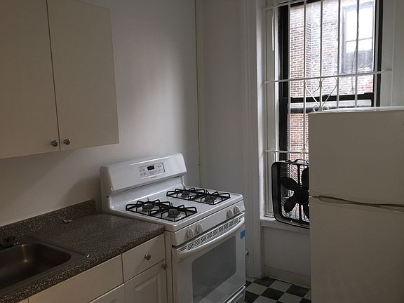 4th image of 357 Pleasant Ave APT 4