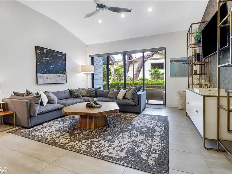 27052 Kindlewood Ln — Photo 9