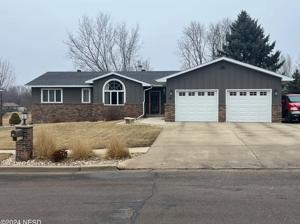 1411 Grandview Dr, Watertown, SD 57201