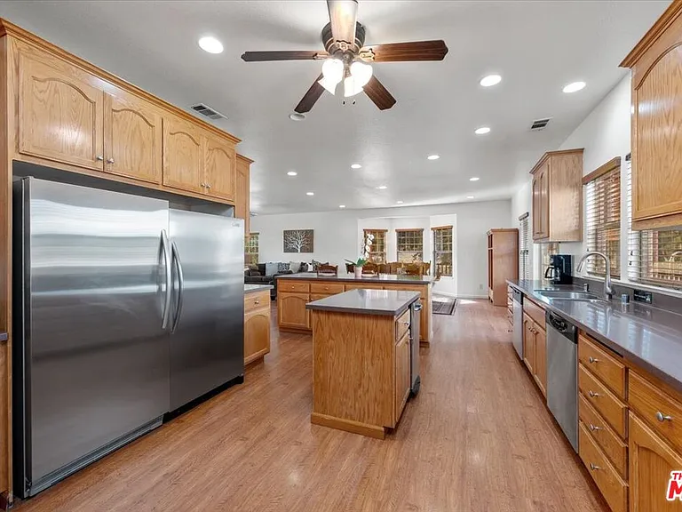 220 Hans Pl — Photo 15