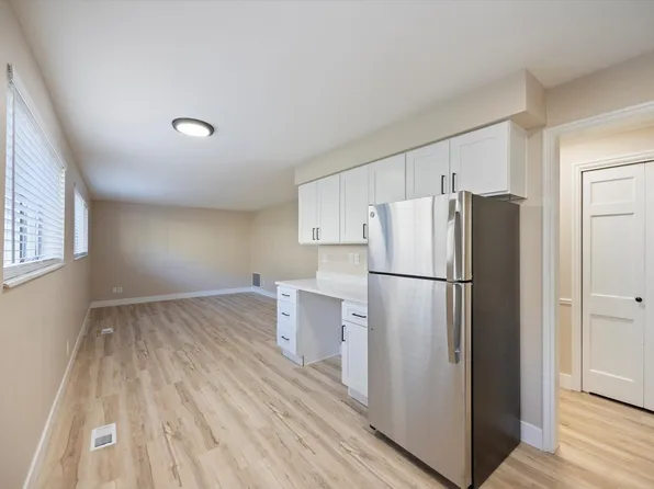 2220 E Murray Holladay Rd APT 110, Holladay, UT 84117