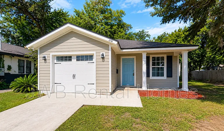2216 White Ave — Photo 1