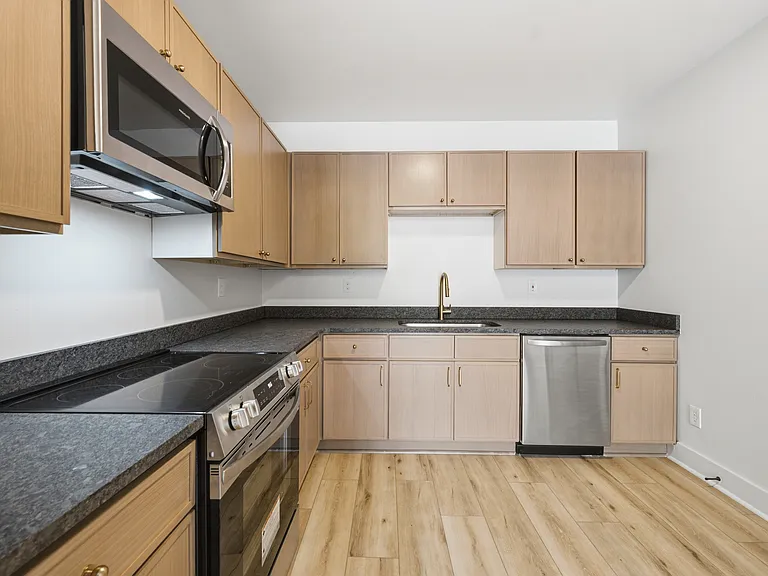 320 Shoal Creek Rd #102 — Photo 2