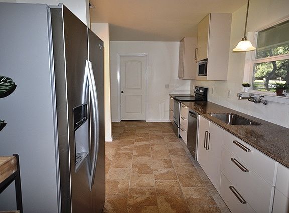 4th image of 336 El Portal Dr