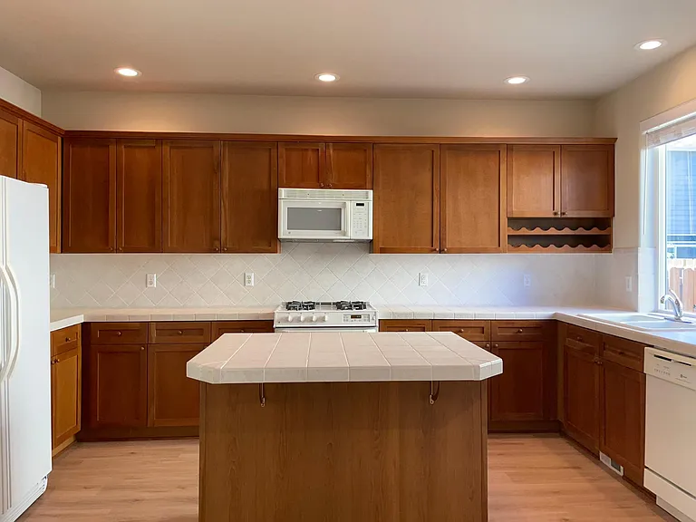 347 NW 207th Ave — Photo 12