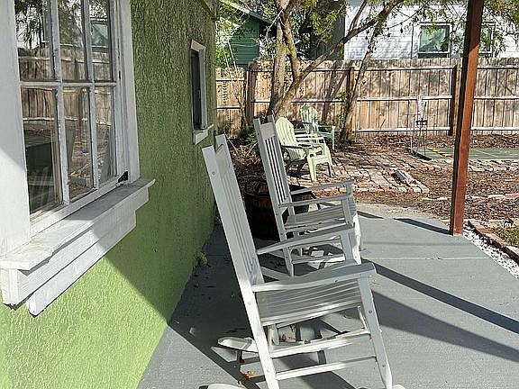 3rd image of 504 E Floribraska Ave