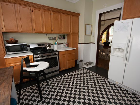 3rd image of 688 Orange St