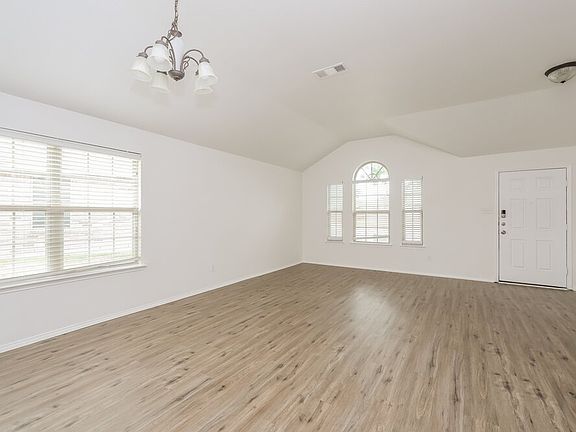 4th image of 16301 Severn Ln
