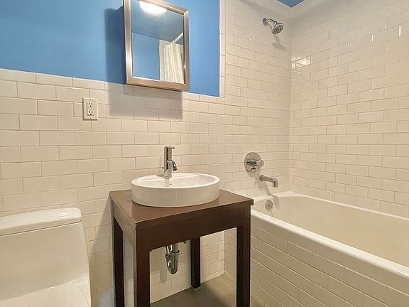 4th image of 37 N Henry St APT 1