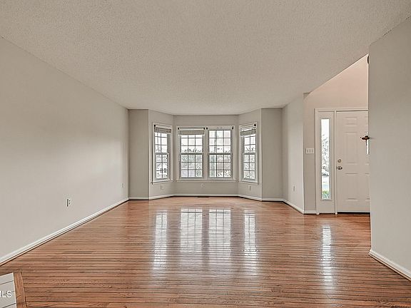 4th image of 15336 Woodstone Cir