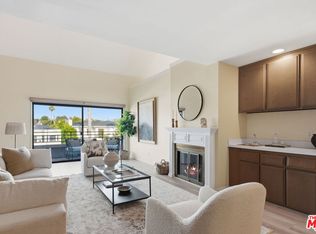 700 Esplanade APT 30, Redondo Beach, CA 90277