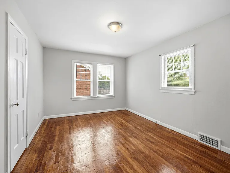 3889 Grenville Rd — Photo 18