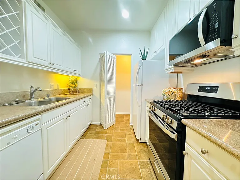 3212 Watermarke Pl — Photo 11