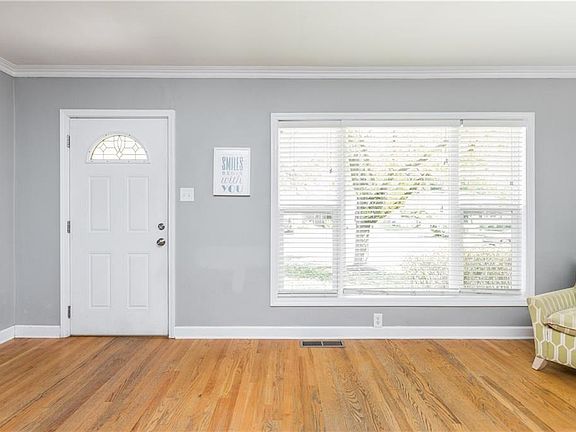 2nd image of 5224 N Kingsley Dr