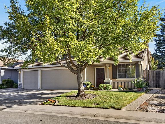 3rd image of 2751 Swallowview Dr