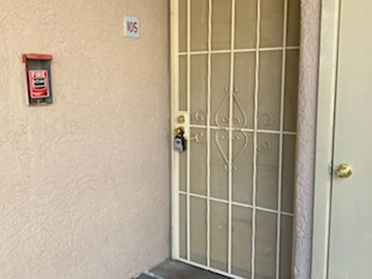 2060 Mesquite Ln #F105 — Photo 3