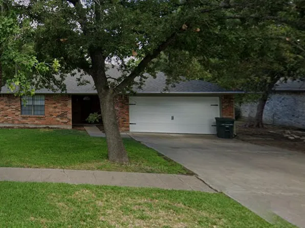 4207 Woodcrest Dr, Bryan, TX 77802