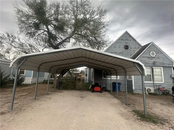 207 McGloin St, Three Rivers, TX 78071