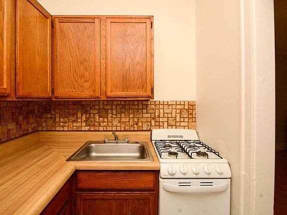 4th image of 711 W Belmont Ave APT 109