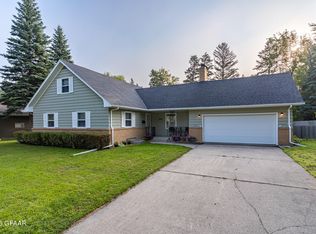 2919 Chestnut St, Grand Forks, ND 58201