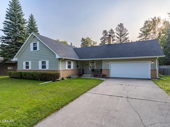 2919 Chestnut St, Grand Forks, ND 58201