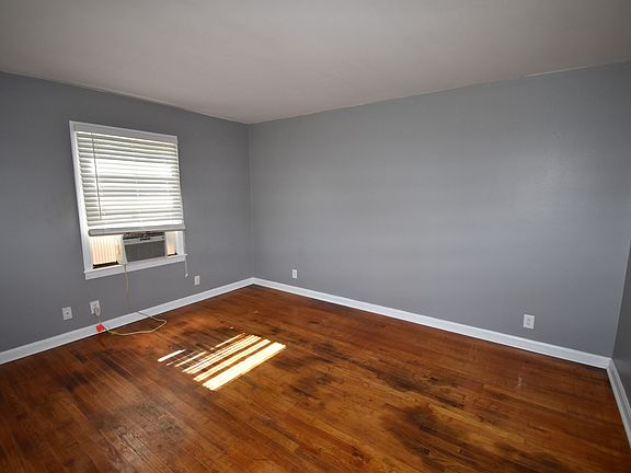2nd image of 406 Hietts Ln APT A