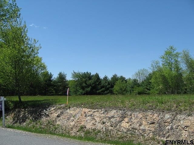 2nd image of 8 1st Dyke Rd