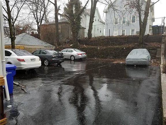 2nd image of 183 Chapin Ave