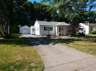 39 S Lansing Cir, Rochester, NY 14624