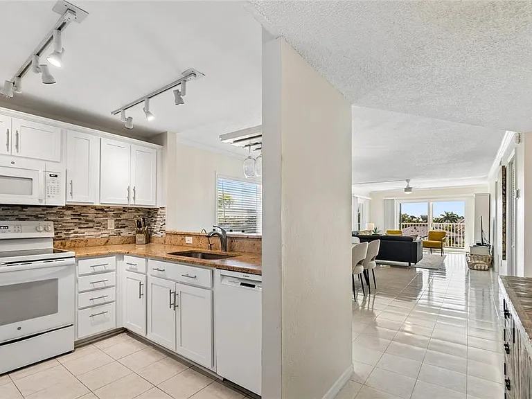 719 Pinellas Bayway S #301 — Photo 9