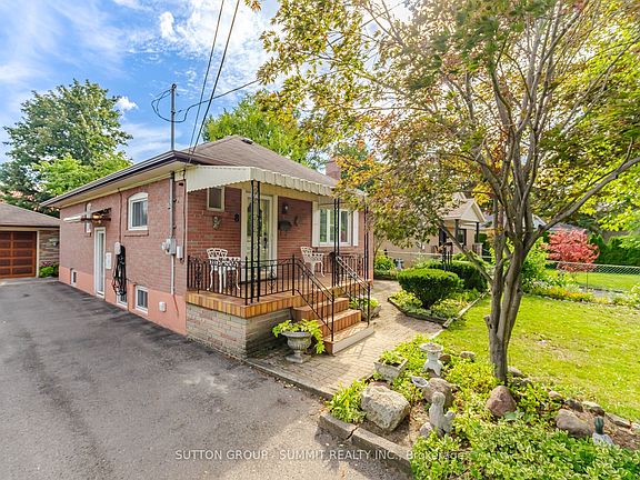 2nd image of 8 Woolton Cres