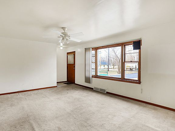 5th image of 1901 E Edgewood Ave
