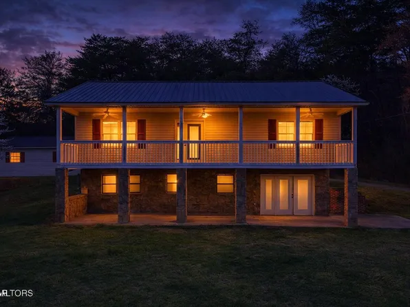 1429 Windsor Dr, Dandridge, TN 37725