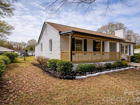 3rd image of 1033 Tracy Dr
